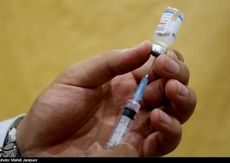 افراد بالای ۴۵ سال برای تزریق واکسن کرونا ثبت‌نام کنند