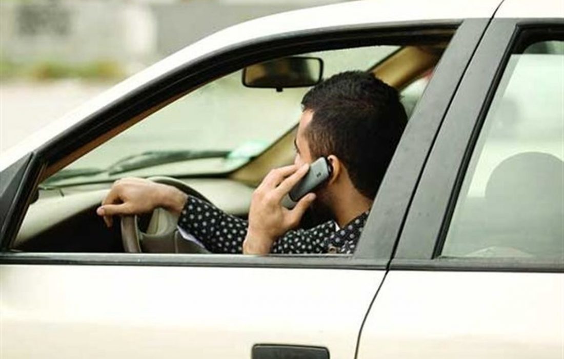 صدور ۲ جریمه برای صحبت با موبایل هنگام رانندگی/ تاثیر عقربه‌های کیلومتر بر کمیت جریمه