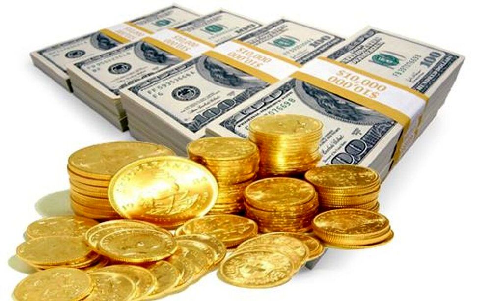 قیمت طلای جهانی اندکی بالا رفت/ دلار در اوج ماند