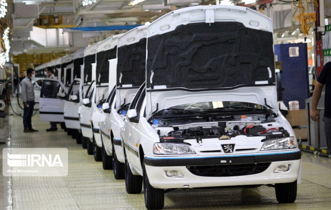 اولویت با واگذاری مدیریت و تصدیگری دولت در صنعت خودرو است