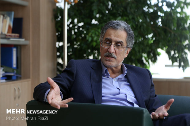 ۴۰ سال است درگیر تورم هستیم/ ۱۰ راه برای مقابله با تورم