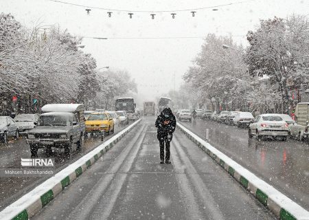 تشدید فعالیت سامانه بارشی در قزوین، البرز، تهران، مرکزی و قم/ پیش‌بینی کاهش دما تا پایان هفته