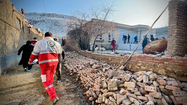 زلزله ۵.۴ ریشتری در خوی/ مصدومیت ۱۲۰ تن، خسارت به ۲۰۰ خانه و ادامه ارزیابی‌ها