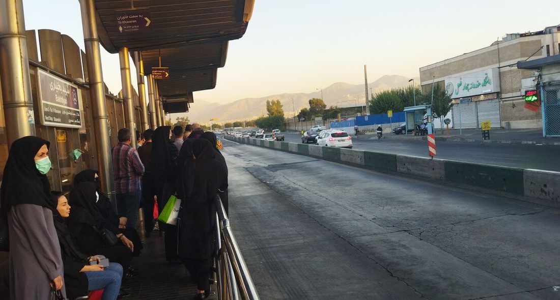 سرگردانی مردم تهران در ایستگاه‌های اتوبوس/ زاکانی از ورود هزار اتوبوس به پایتخت خبر داد