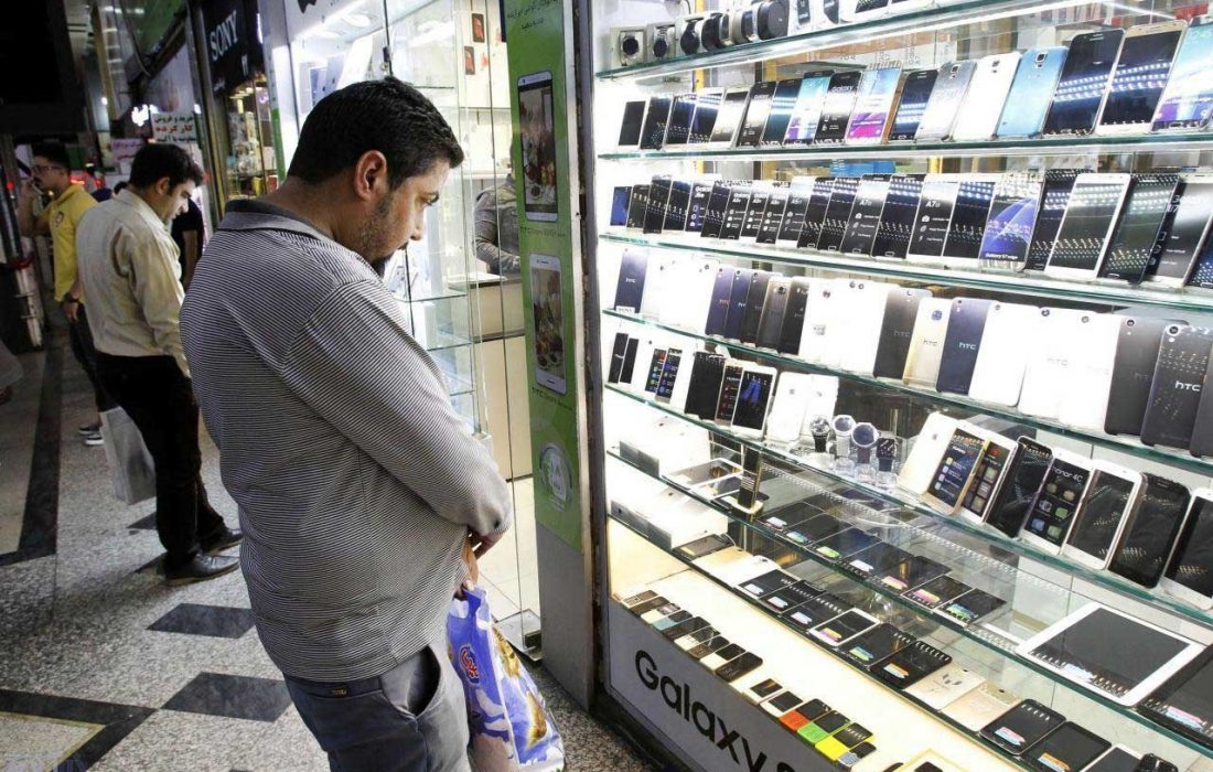 افت قیمت انواع تلفن همراه با ریزش قیمت ارز/ کاهش ۸ میلیونی قیمت آیفون ۱۳