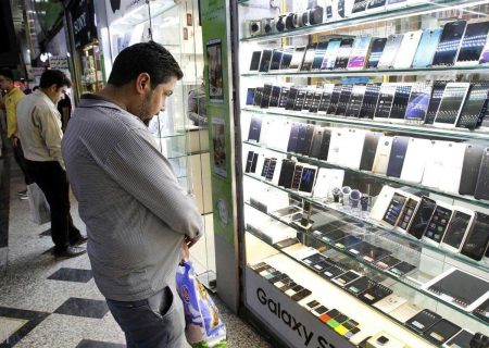 افت قیمت انواع تلفن همراه با ریزش قیمت ارز/ کاهش ۸ میلیونی قیمت آیفون ۱۳