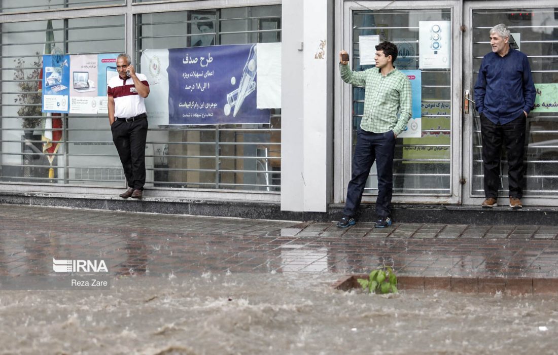 رگبار باران در ارتفاعات البرز و سه استان/ وزش باد و خیزش گردوخاک در برخی مناطق کشور