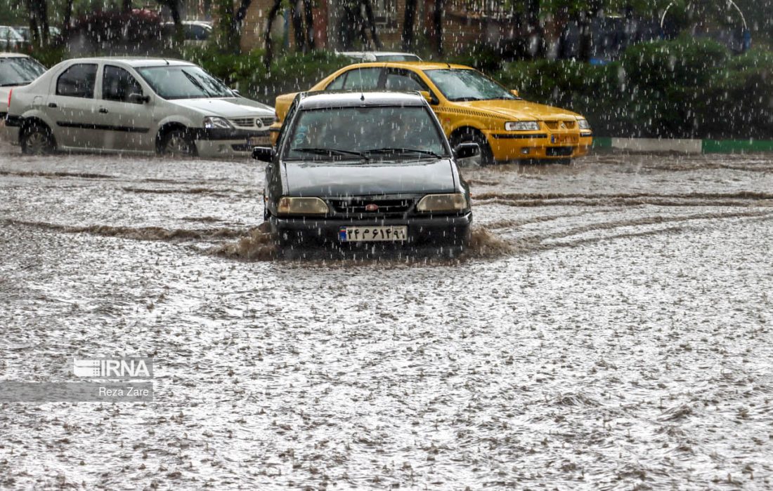 بارش‌های رگباری بهاره و سیل در راه ۷ استان/ آماده باش امدادگران هلال احمر