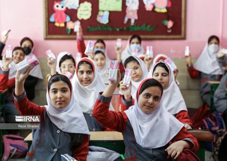 شیر در مدارس ابتدایی ۲۷ استان توزیع می‌شود/ استخدام ۷۰ هزار معلم و مربی پرورشی