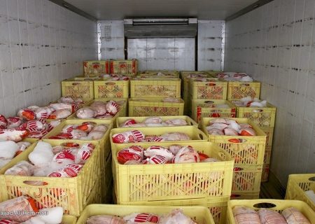 مرغ منجمد به قیمت کیلویی ۷۲ هزار تومان در میادین تره بار عرضه می‌شود