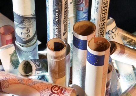 دلار ثابت ماند؛ یورو مبادله‌ای رشد کرد