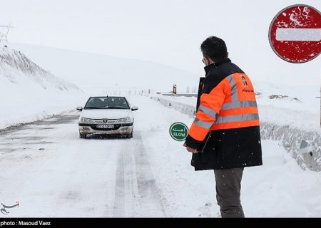وضعیت راههای کشور؛ بارش برف و باران در جاده‌های ۱۳ استان/ مه‌گرفتگی در محور چالوس