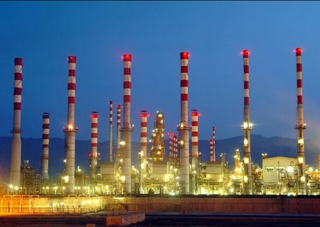 فعالیت پالایشگاه نفت بندرعباس بدون وقفه ادامه دارد