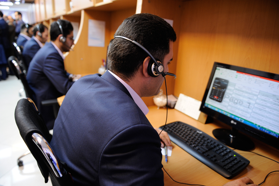 پاسخگویی مرکز ارتباط با مشتریان بانک ایران زمین در ایام جنگ تحمیلی به صورت شبانه روزی