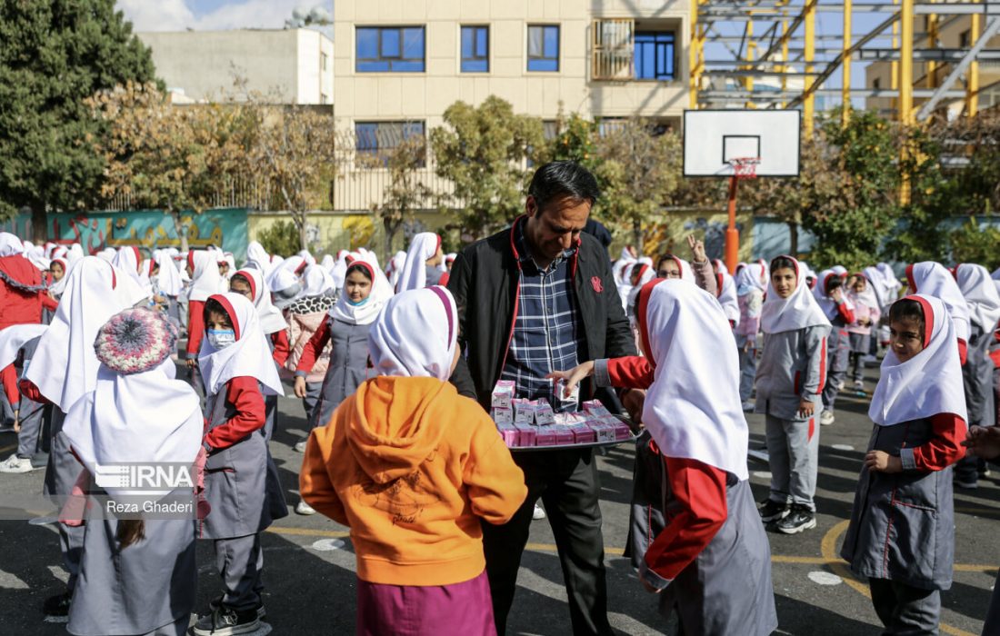 توزیع شیر و انجام غربالگری چاقی در مدارس ابتدایی/ بوفه‌ها نظارت می‌شوند