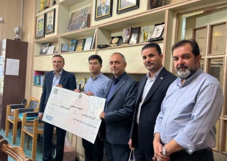 تقدیر بانک ایران‌زمین از دارنده مدال المپیاد جهانی نجوم