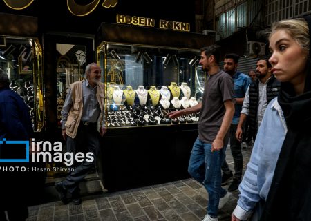 ریزش قیمت ارزها در مرکز مبادله/نوسان در بازار طلای تهران