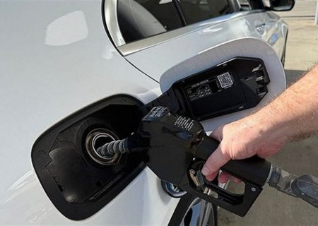 قیمت سوم بنزین؛ خوب یا بد؟! / سهمیه نوشماره‌ها را اصلاح کنید