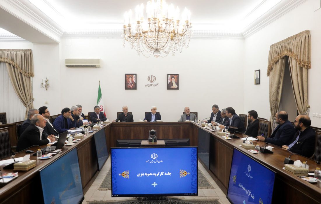 عارف: عواید حاصل از مصوبه بنزین در قالب کالابرگ به مردم ارائه میشود