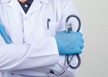 شناسایی ۱۹۰۰ پزشک متخلف؛ هشدار درباره پرداخت‌های ارزی