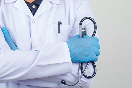 شناسایی ۱۹۰۰ پزشک متخلف؛ هشدار درباره پرداختهای ارزی