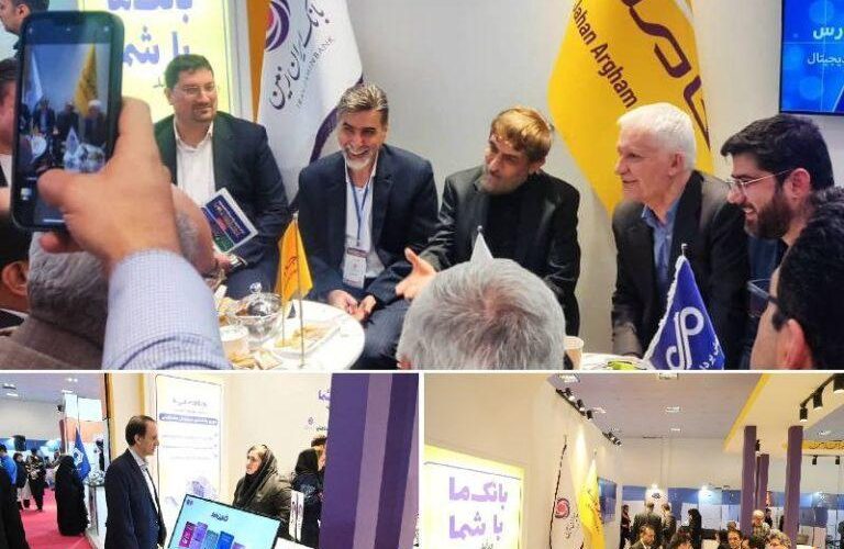 بازدید عضو مجمع تشخیص مصلحت نظام از غرفه بانک ایران زمین در یازدهمین نمایشگاه تراکنش ایران