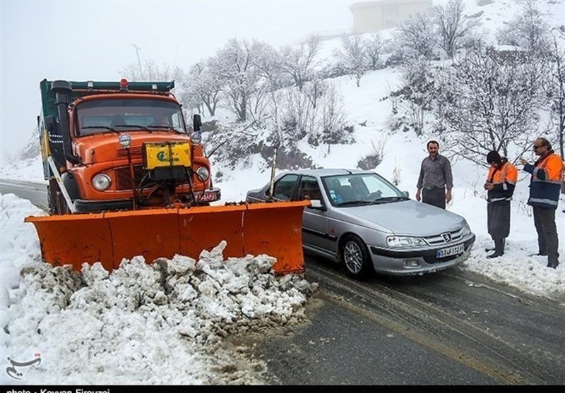 انسداد ۲۲ محور مواصلاتی کشور به دلیل بارش برف و باران