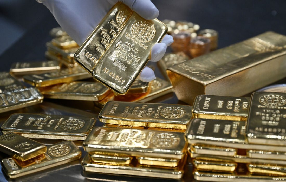 سکه همچنان در مدار ۱۲۷ میلیون تومانی/آغاز حراج شمش طلا از ۱۶ آذر