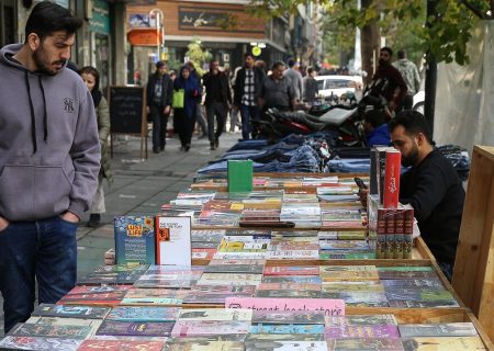 ساماندهی دستفروشان خیابان انقلاب/ بازارچه کتاب ایجاد می‌شود