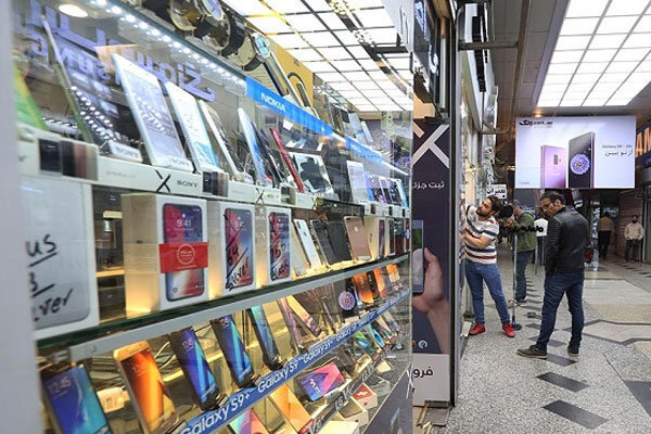 رکود در بازار موبایل/ مردم به گوشی دستدوم و تعمیرات روی آورده اند