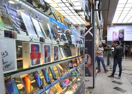 فعالان صنعت موبایل با قوانین پیچیده دست و پنجه نرم می‌کنند